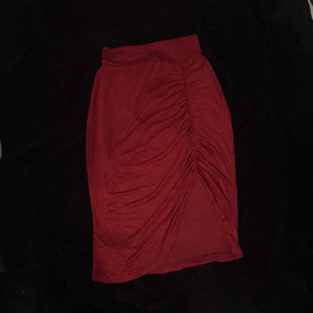Fitted red skirt